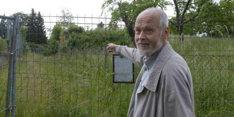 Zeitungsartikel in der DNN am 09.09.2015: „Bauzaun statt Fußweg: Ämterposse um ein kleines Stück Weg in Bühlau“